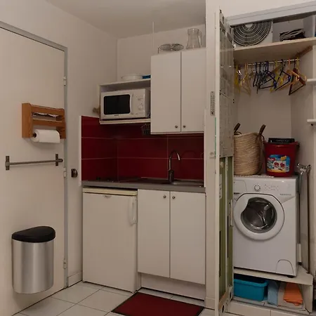 Apartment Lavandou: Climatise, Terrasse, Proche Plage, 2 Pers. - Pas D'animaux, Sans Parking - Fr-1-803-43 Le Lavandou
